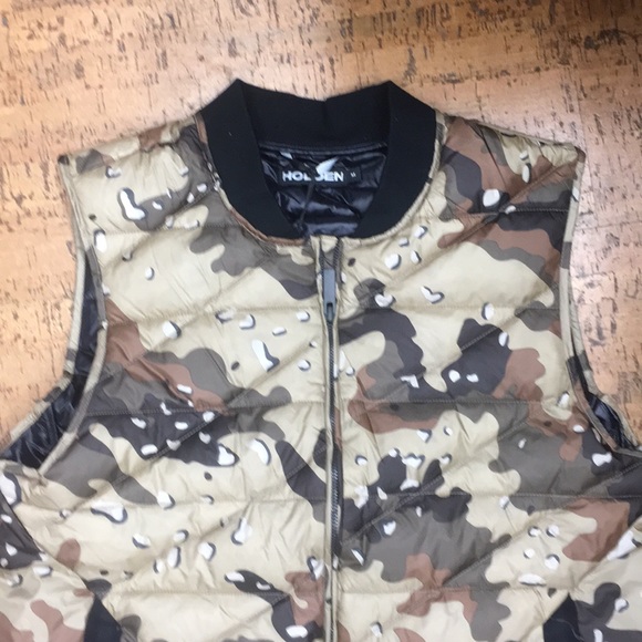 HOLDEN Down Vest - Picture 2 of 3